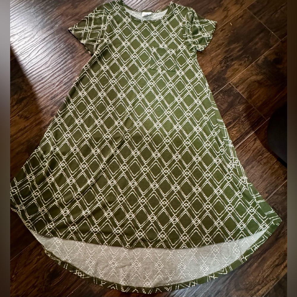 XXS LuLaRoe Carly dress. Shorter in front, longer in back . Only worn twice.